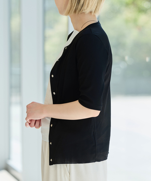 IENA LA BOUCLE(イエナラブークル)の「IENA LA BOUCLE コットンリブスナップハーフスリーブカーディガン(Tシャツ/カットソー・レディース・ブラウン/ブラック・FREE)」の3枚目の写真