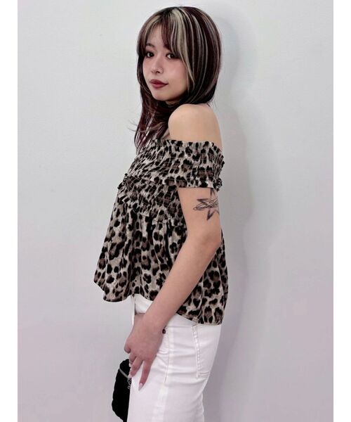 EVRIS(エヴリス)の「ギャザーオフショルトップス(Tシャツ/カットソー・レディース・その他1/ブラック/ホワイト・FREE)」の14枚目の写真
