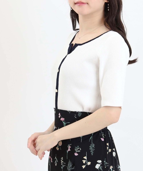 ASTORIA ODIER(アストリアオディール)の「スリットネックリブニット(接触冷感/抗ピル加工)(ニット/セーター・レディース・ネイビー/ホワイト×ネイビー/ホワイト/サックスブルー・LARGE/MEDIUM)」の17枚目の写真