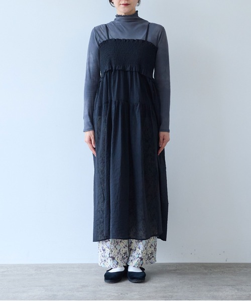 yuni(ユニ )の「Cotton Nylon sheer shirring jumper skirt(ワンピース・レディース・ブラック/グレー・FREE)」の9枚目の写真