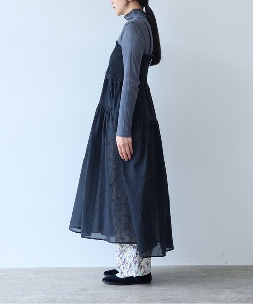 yuni(ユニ )の「Cotton Nylon sheer shirring jumper skirt(ワンピース・レディース・ブラック/グレー・FREE)」の10枚目の写真