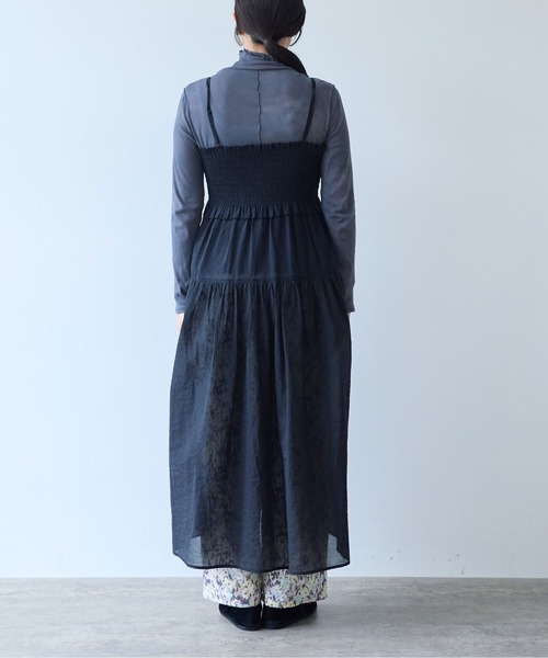 yuni(ユニ )の「Cotton Nylon sheer shirring jumper skirt(ワンピース・レディース・ブラック/グレー・FREE)」の11枚目の写真
