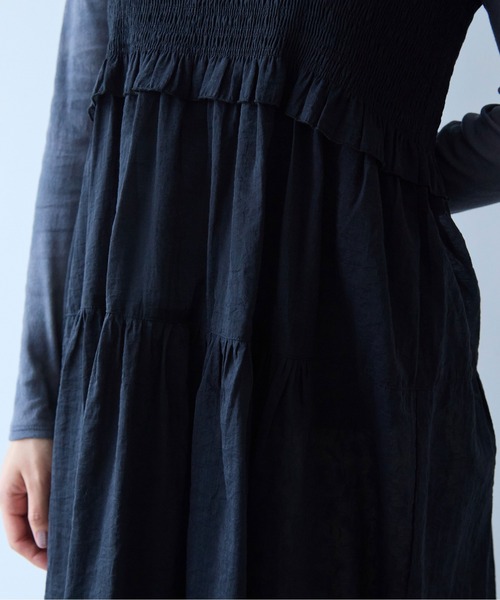 yuni(ユニ )の「Cotton Nylon sheer shirring jumper skirt(ワンピース・レディース・ブラック/グレー・FREE)」の14枚目の写真