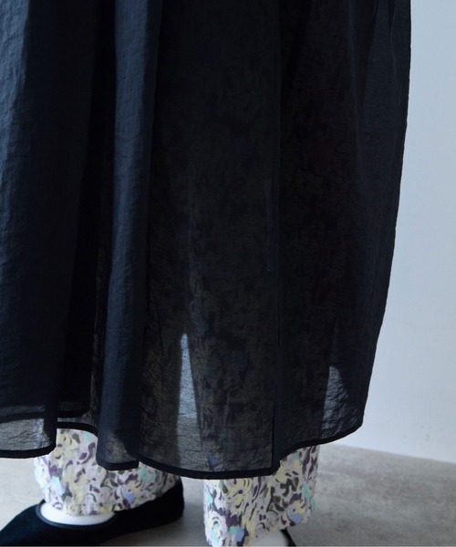 yuni(ユニ )の「Cotton Nylon sheer shirring jumper skirt(ワンピース・レディース・ブラック/グレー・FREE)」の15枚目の写真