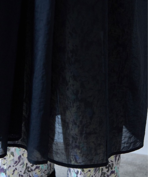 yuni(ユニ )の「Cotton Nylon sheer shirring jumper skirt(ワンピース・レディース・ブラック/グレー・FREE)」の16枚目の写真