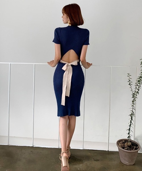 LETee(レティー)の「バックリボンで後ろ姿まで可愛い♪抜け感たっぷりニットワンピース(ワンピース・レディース・ネイビー/ブラック・FREE)」の11枚目の写真