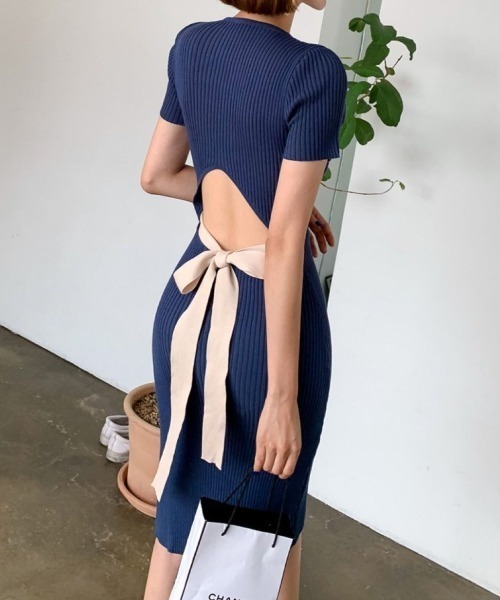LETee(レティー)の「バックリボンで後ろ姿まで可愛い♪抜け感たっぷりニットワンピース(ワンピース・レディース・ネイビー/ブラック・FREE)」の12枚目の写真