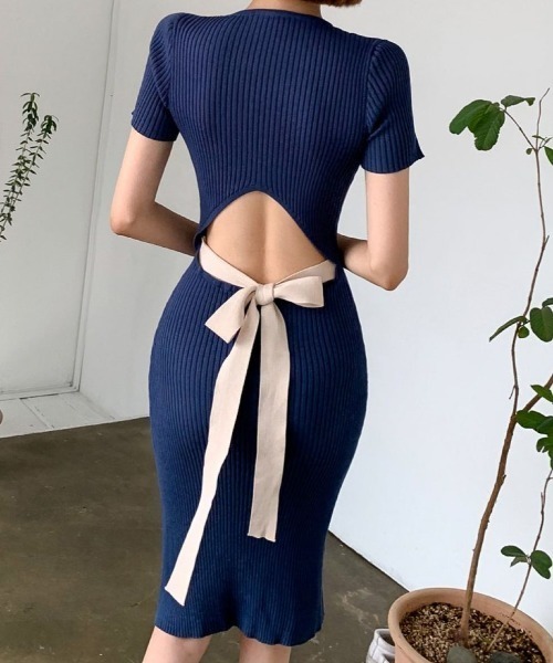 LETee(レティー)の「バックリボンで後ろ姿まで可愛い♪抜け感たっぷりニットワンピース(ワンピース・レディース・ネイビー/ブラック・FREE)」の13枚目の写真
