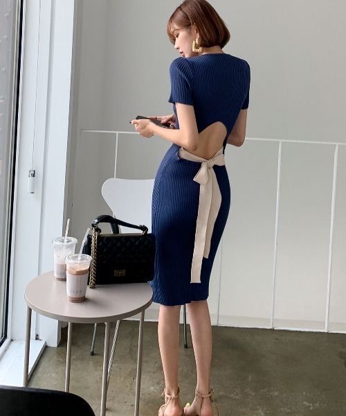 LETee(レティー)の「バックリボンで後ろ姿まで可愛い♪抜け感たっぷりニットワンピース(ワンピース・レディース・ネイビー/ブラック・FREE)」の15枚目の写真