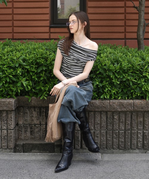 Mili affinity(ミリアフィニティー)の「シアーボーダードレープワンショルトップス(Tシャツ/カットソー・レディース・ベージュ/レッド/ブラック・FREE)」の12枚目の写真