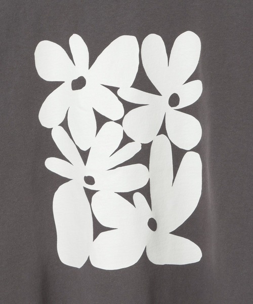 BAYFLOW（ベイフロー）の「[WEB限定/ユニセックス]アソートアートデザインTシャツ（Tシャツ/カットソー・レディース・チャコールグレー/オフホワイト/ピンク/ライトイエロー・SMALL/MEDIUM）」の8枚目の写真