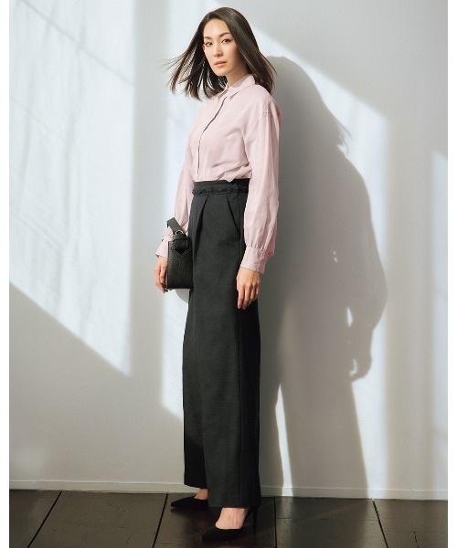 DoCLASSE（ ドゥクラッセ）の「ブッチャー織り・サスペンダー付ワイドパンツ（その他パンツ・レディース・オフホワイト/ブラック・11/13/9）」の2枚目の写真