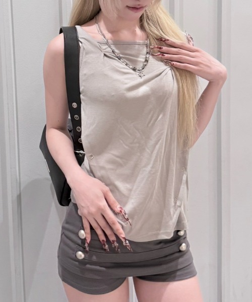 Never mind the XU / Chikashitsu+(ネバーマインド ザ エックスユー / チカシツプラス)の「【nmtc+】Button Shirring Skort (3color) / 【エヌエムティーシープラス】ナポレオンミニスカートパンツ(その他パンツ・レディース・ブラック/ホワイト/グレー・ONE SIZE)」の11枚目の写真