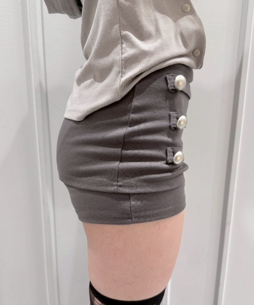 Never mind the XU / Chikashitsu+(ネバーマインド ザ エックスユー / チカシツプラス)の「【nmtc+】Button Shirring Skort (3color) / 【エヌエムティーシープラス】ナポレオンミニスカートパンツ(その他パンツ・レディース・ブラック/ホワイト/グレー・ONE SIZE)」の15枚目の写真