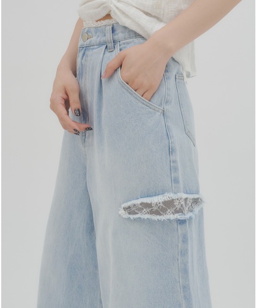 DISCOAT(ディスコート)の「【umm.】サイドカットオフレースデニムワイドパンツ(デニムパンツ・レディース・サックスブルー・LARGE/MEDIUM/SMALL)」の2枚目の写真
