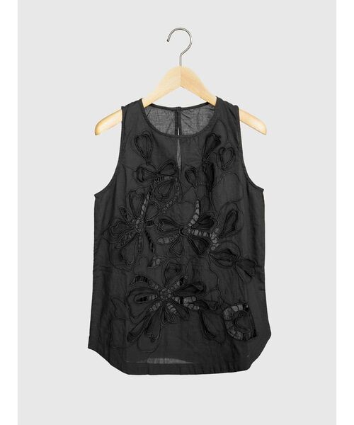FIKA.(フィーカ)の「Flower cutwork blouse(シャツ/ブラウス・レディース・オフホワイト/ブラック・MEDIUM)」の2枚目の写真