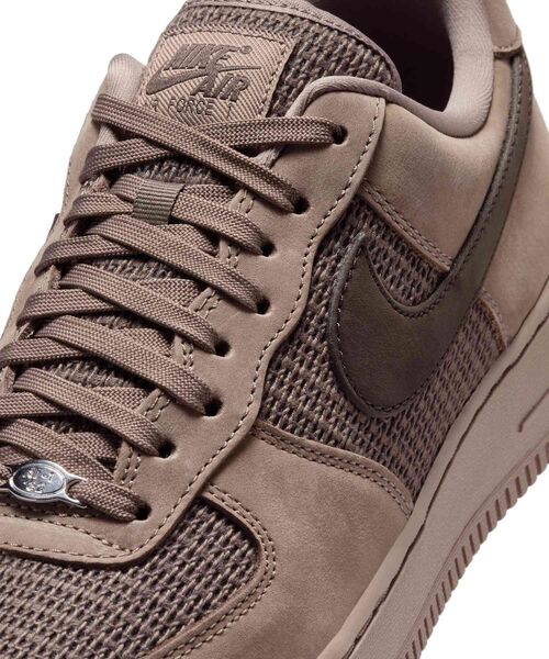 NIKE(ナイキ)の「ナイキ エア フォース 1 '07 LV8 メンズシューズ / Nike Air Force 1 '07 LV8 Men's Shoes II9807-200 Mink Brown(スニーカー・メンズ・ブラウン系その他・27.5/25.5/28/27/26.5/26/30/29.5/29/28.5/25/24.5/24)」の9枚目の写真