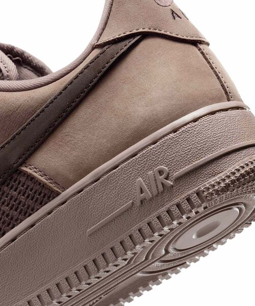 NIKE(ナイキ)の「ナイキ エア フォース 1 '07 LV8 メンズシューズ / Nike Air Force 1 '07 LV8 Men's Shoes II9807-200 Mink Brown(スニーカー・メンズ・ブラウン系その他・27.5/25.5/28/27/26.5/26/30/29.5/29/28.5/25/24.5/24)」の10枚目の写真