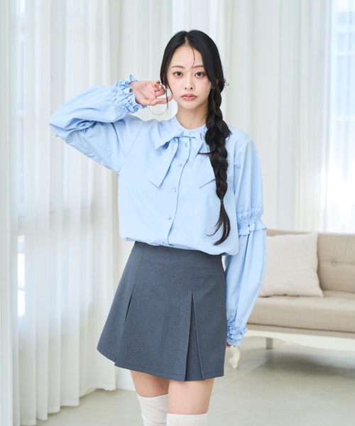 Lallana(ララーナ)の「Ribbon frill volume sleeve blouse/リボンフリルボリュームスリーブブラウス(シャツ/ブラウス・レディース・ライトブルー/アイボリー・FREE)」の2枚目の写真
