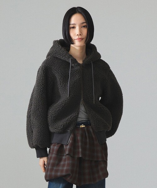 BEAMS BOY(ビームスボーイ)の「maturely / ボア ジップ フーディー(ブルゾン・レディース・ベージュ/チャコールグレー・0/1)」の1枚目の写真