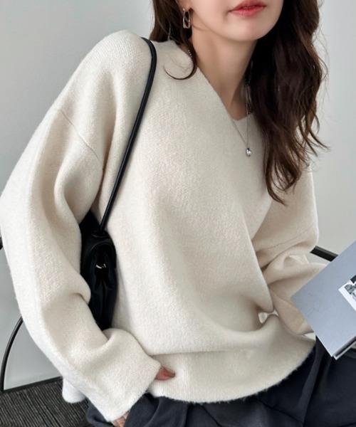Eclat one(エクラワン)の「【Eclat one】バックシャン Vネック ニット(ニット/セーター・レディース・オフホワイト/ベージュ/チャコール・FREE)」の2枚目の写真