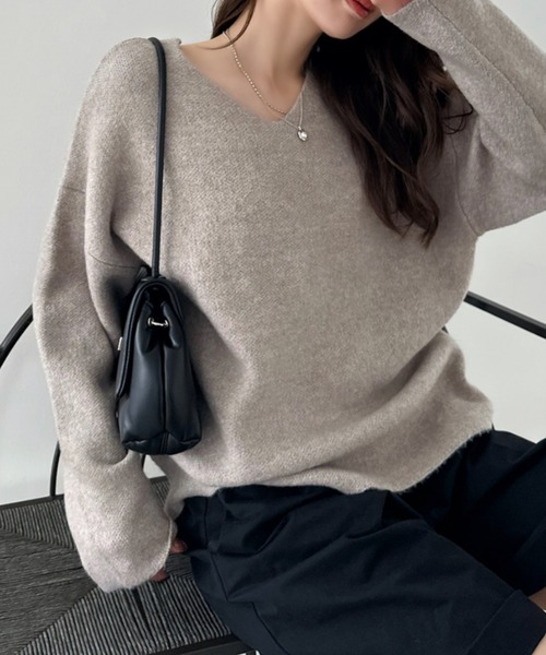 Eclat one(エクラワン)の「【Eclat one】バックシャン Vネック ニット(ニット/セーター・レディース・オフホワイト/ベージュ/チャコール・FREE)」の9枚目の写真