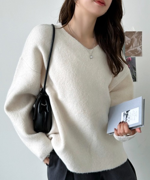 Eclat one(エクラワン)の「【Eclat one】バックシャン Vネック ニット(ニット/セーター・レディース・オフホワイト/ベージュ/チャコール・FREE)」の20枚目の写真