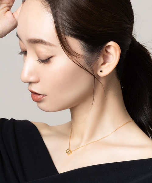 Cream dot.(クリームドット)の「【サージカルステンレス】ブラックカラーの効いたステンレス製ネジロックピアス(ピアス(両耳用)・レディース・シルバー/ゴールド・ONE SIZE)」の4枚目の写真