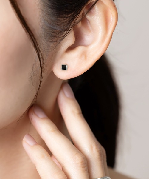Cream dot.(クリームドット)の「【サージカルステンレス】ブラックカラーの効いたステンレス製ネジロックピアス(ピアス(両耳用)・レディース・シルバー/ゴールド・ONE SIZE)」の5枚目の写真