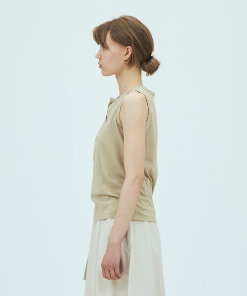 v::room(ヴィルーム)の「V::room コットンジャージー ヘンリーネックノースリーブプルオーバー(Tシャツ/カットソー・レディース・グレー/ホワイト/ベージュ・FREE)」の9枚目の写真
