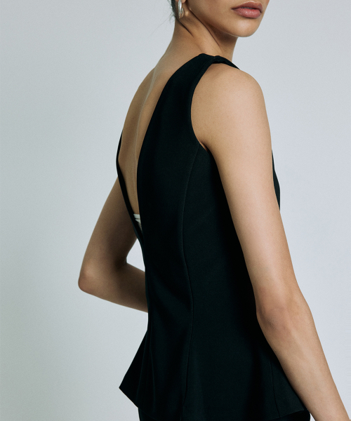 PROJECT WAVE(プロジェクトウェーブ)の「LIOU Sleeveless Top (2COLOR)(Tシャツ/カットソー・レディース・ブラック/ホワイト・FREE)」の4枚目の写真