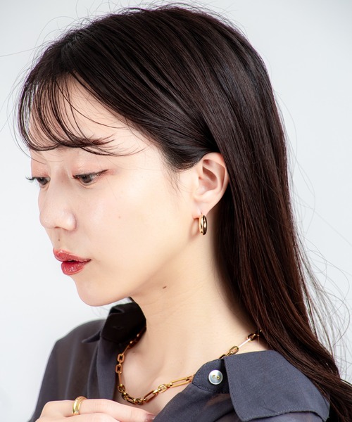 ANNIKA INEZ(アニカイネズ)の「【ANNIKA INEZ】ミニフープピアス E1005 SML Wide Oblique Hoops, Sml(ピアス(両耳用)・レディース・ゴールド・FREE)」の4枚目の写真