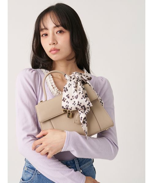 SNIDEL(スナイデル)の「スカーフパッドロックバッグ(ショルダーバッグ・レディース・ブラック/ネイビー/ベージュ・F)」の19枚目の写真