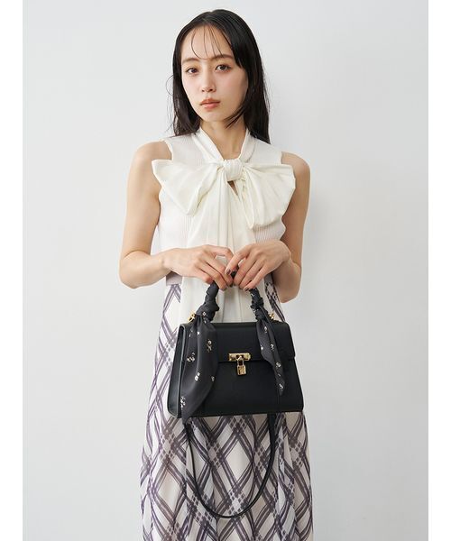 SNIDEL(スナイデル)の「スカーフパッドロックバッグ(ショルダーバッグ・レディース・ブラック/ネイビー/ベージュ・F)」の21枚目の写真
