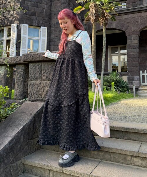 w closet(ダブルクローゼット)の「Am フリルジャガードキャミワンピース(ワンピース・レディース・イエロー/ブラック/ピンク・FREE)」の1枚目の写真