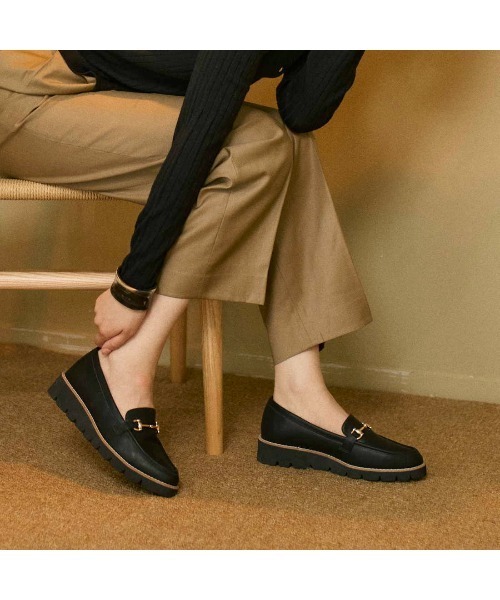 carino(カリーノ)の「【レイン対応】厚底ビットローファー(ローファー・レディース・ブラック/ライトブラック/ベージュ系その他・24.5cm/24cm/23.5cm/23cm/22.5cm)」の2枚目の写真