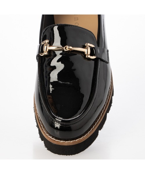 carino(カリーノ)の「【レイン対応】厚底ビットローファー(ローファー・レディース・ブラック/ライトブラック/ベージュ系その他・24.5cm/24cm/23.5cm/23cm/22.5cm)」の7枚目の写真