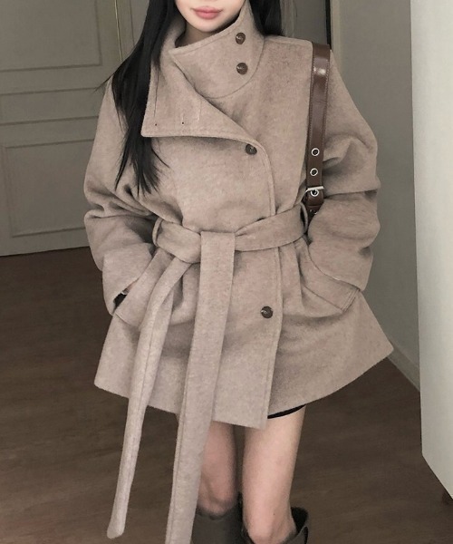 YUGA(ユーガ)の「YUGA_YGMC Korean-style Waist-Ribbon Stand-Neck Half-Coat(ノーカラーコート・レディース・オフホワイト/ベージュ/ダークグレー・FREE)」の3枚目の写真