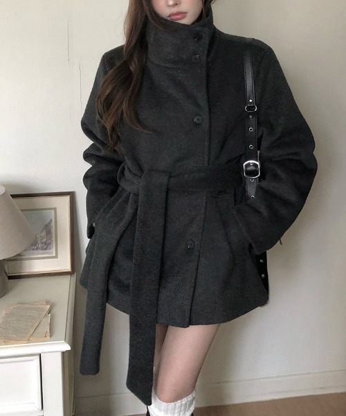 YUGA(ユーガ)の「YUGA_YGMC Korean-style Waist-Ribbon Stand-Neck Half-Coat(ノーカラーコート・レディース・オフホワイト/ベージュ/ダークグレー・FREE)」の2枚目の写真