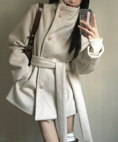YUGA(ユーガ)の「YUGA_YGMC Korean-style Waist-Ribbon Stand-Neck Half-Coat(ノーカラーコート・レディース・オフホワイト/ベージュ/ダークグレー・FREE)」の11枚目の写真