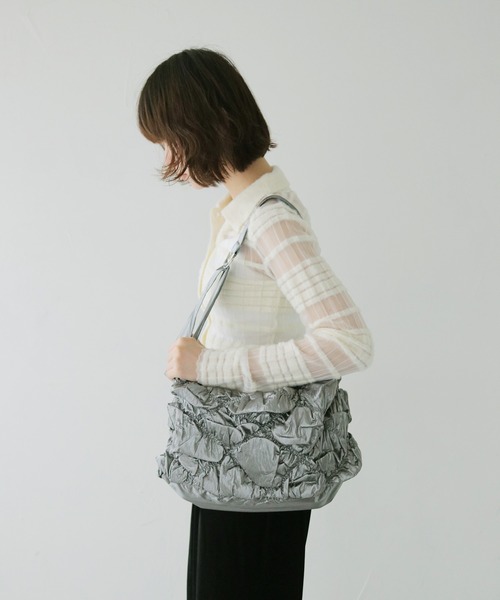 cheriella(シェリエラ)の「【cheriella】シャーリングショルダーバッグ SHIRRING SHOULDER BAG(ショルダーバッグ・レディース・シルバー/アイボリー/ブラック・FREE)」の9枚目の写真