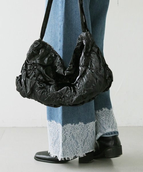 cheriella(シェリエラ)の「【cheriella】シャーリングショルダーバッグ SHIRRING SHOULDER BAG(ショルダーバッグ・レディース・シルバー/アイボリー/ブラック・FREE)」の17枚目の写真