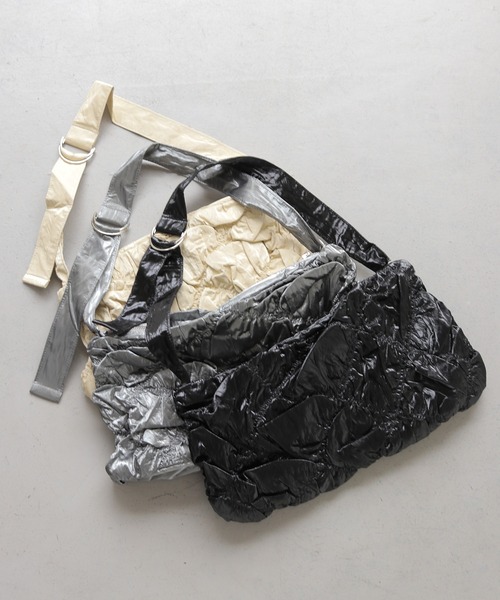 cheriella(シェリエラ)の「【cheriella】シャーリングショルダーバッグ SHIRRING SHOULDER BAG(ショルダーバッグ・レディース・シルバー/アイボリー/ブラック・FREE)」の13枚目の写真