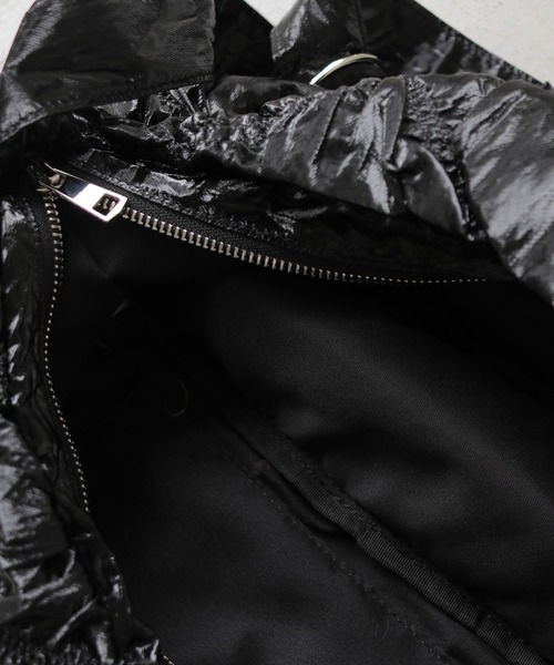 cheriella(シェリエラ)の「【cheriella】シャーリングショルダーバッグ SHIRRING SHOULDER BAG(ショルダーバッグ・レディース・シルバー/アイボリー/ブラック・FREE)」の6枚目の写真