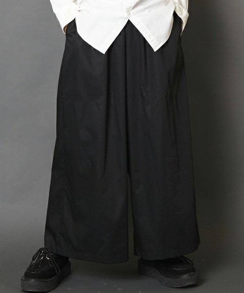 unrelaxing（アンリラクシング）の「ビッグシルエットバギーパンツ　”HAKAMA”（スラックス・メンズ・ブラック/グレー・FREE）」の3枚目の写真