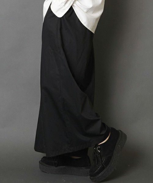 unrelaxing（アンリラクシング）の「ビッグシルエットバギーパンツ　”HAKAMA”（スラックス・メンズ・ブラック/グレー・FREE）」の8枚目の写真