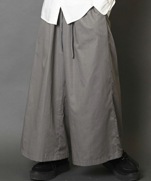unrelaxing（アンリラクシング）の「ビッグシルエットバギーパンツ　”HAKAMA”（スラックス・メンズ・ブラック/グレー・FREE）」の4枚目の写真