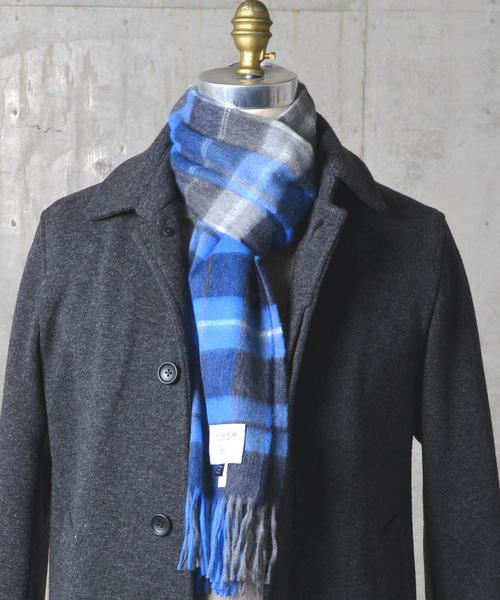 Begg & Co(ベグアンドコー)の「BEGG: ラムウール/アンゴラ タータンチェック マフラー(マフラー・メンズ・ブルー/ネイビー・ONE SIZE)」の2枚目の写真
