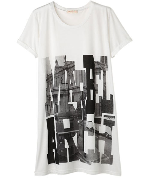 RANAN(ラナン)の「ロング丈プリントゆるTシャツ(Tシャツ/カットソー・レディース・ブラック/カーキ/ブラック系その他/グレー/ホワイト/オフホワイト/チャコールグレー/ホワイト系その他/ホワイト系その他2/ブラック系その他2/ホワイト系その他4/ホワイト系その他3/ブラック系その他4/ブラック系その他3/ホワイト系その他5/ブラック系その他5/グレー系その他2/グレー系その他/ホワイト系その他6/ブラック系その他6・LARGE/MEDIUM/XX-LARGE/X-LARGE)」の3枚目の写真