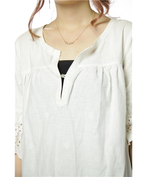 BEAUTY&YOUTH UNITED ARROWS（ビューティーアンドユースユナイテッドアローズ）の「BY メタルミニフラワーネックレス ◆（ネックレス・レディース・ゴールド・フリー）」の4枚目の写真